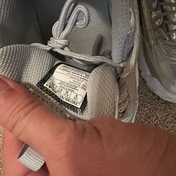 Fila holographic shoes y2k size 9 - Picture 9 of 9